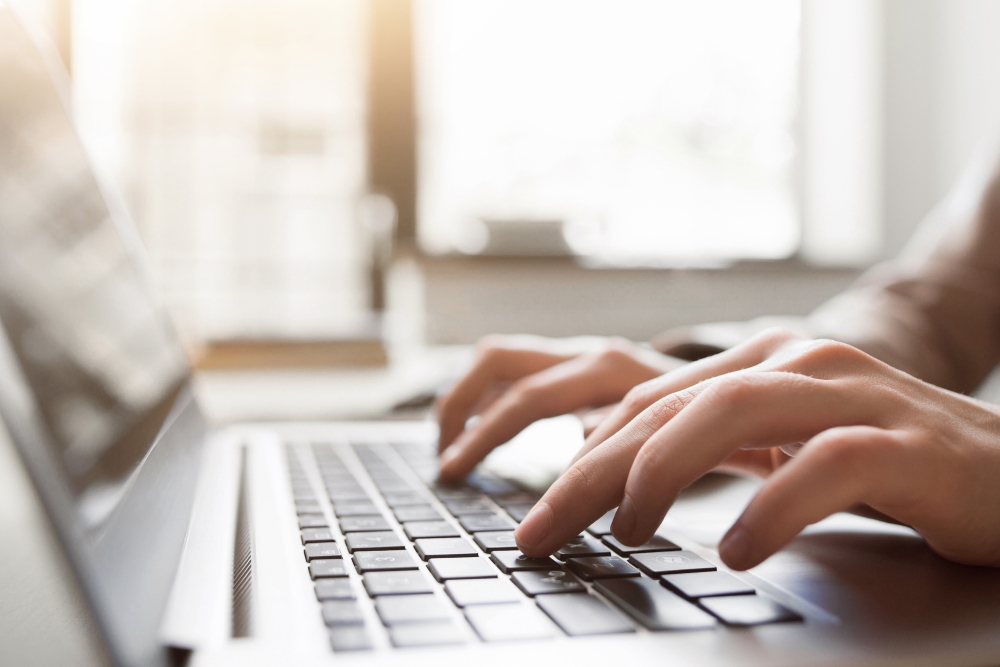 fingers-typing-on-laptop
