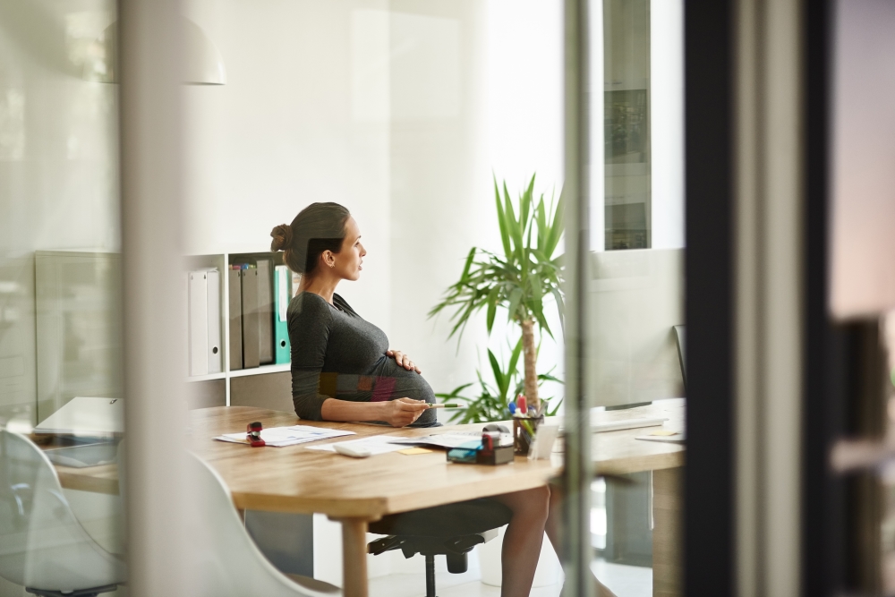 pregnant-woman-at-work